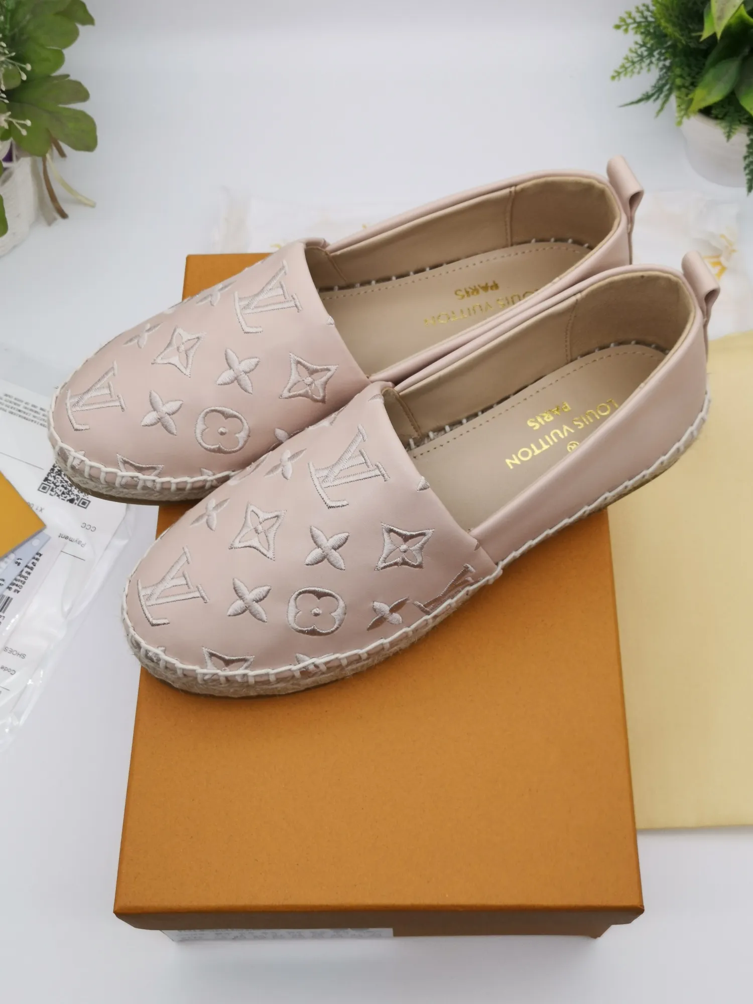 👟👟Ex-factory price 360👟👟 Men +10 LV couple model counter 19ss autumn and winter new straw women's mixed material gold thread letter fisherman shoes 4⃣Color: pink, apricot, yellow, black, blue. 6⃣Women’s model: sizes 34-41. Men's 40 to 46